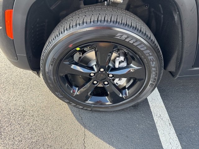New 2025 Jeep Grand Cherokee Altitude image 15
