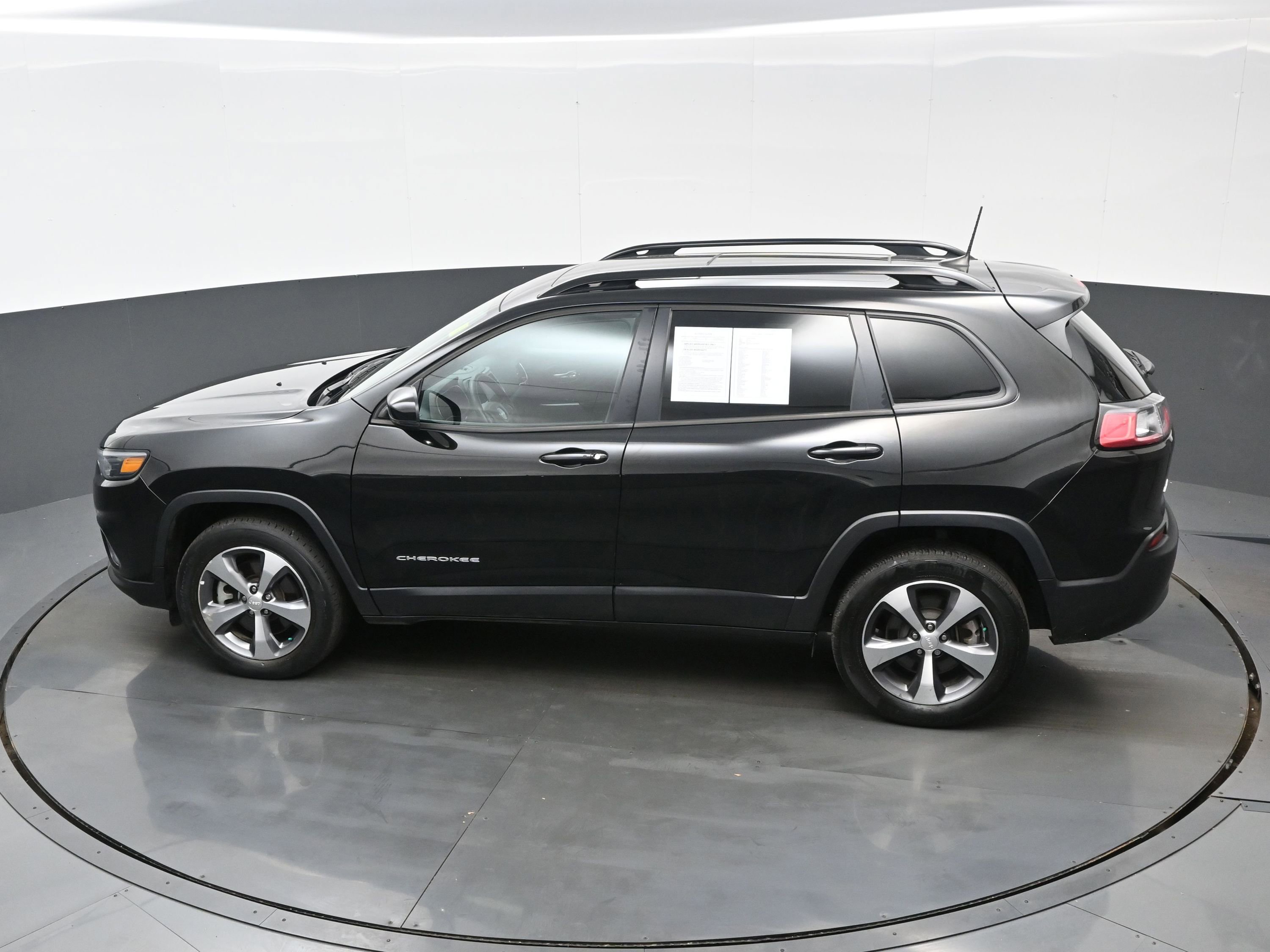 Used 2022 Jeep Cherokee Limited image 36