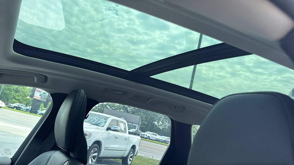 Certified 2025 Volvo XC60 B5 Plus AWD/4WD image 10