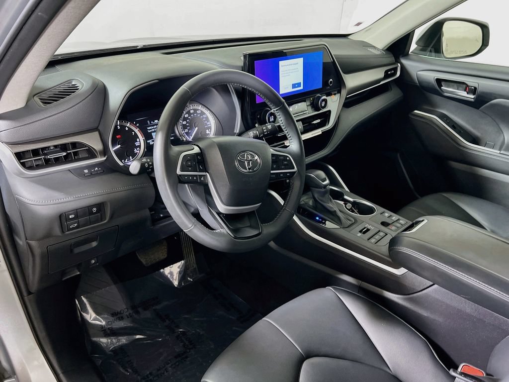 Certified 2024 Toyota Highlander XLE AWD/4WD image 9