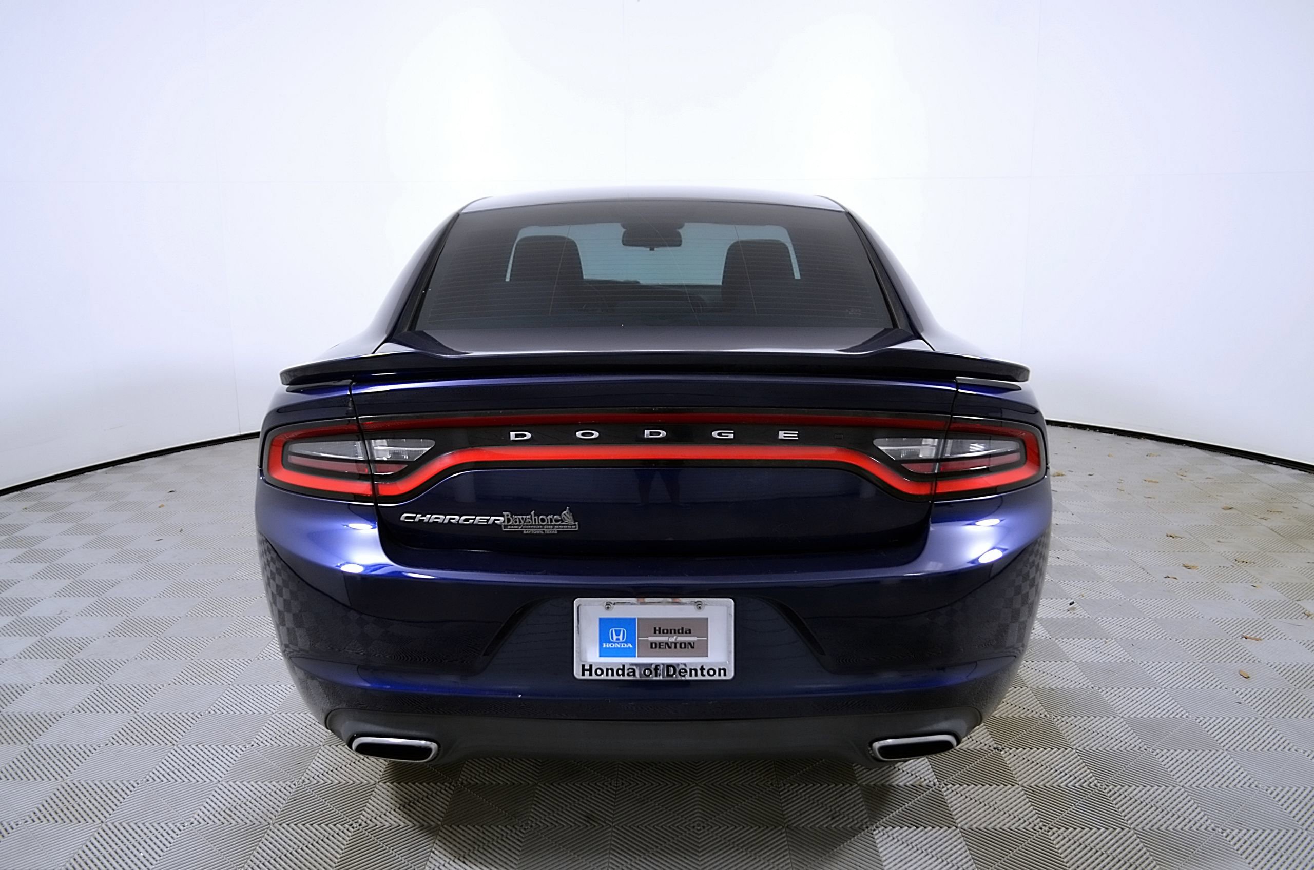 Used 2016 Dodge Charger SE RWD image 9