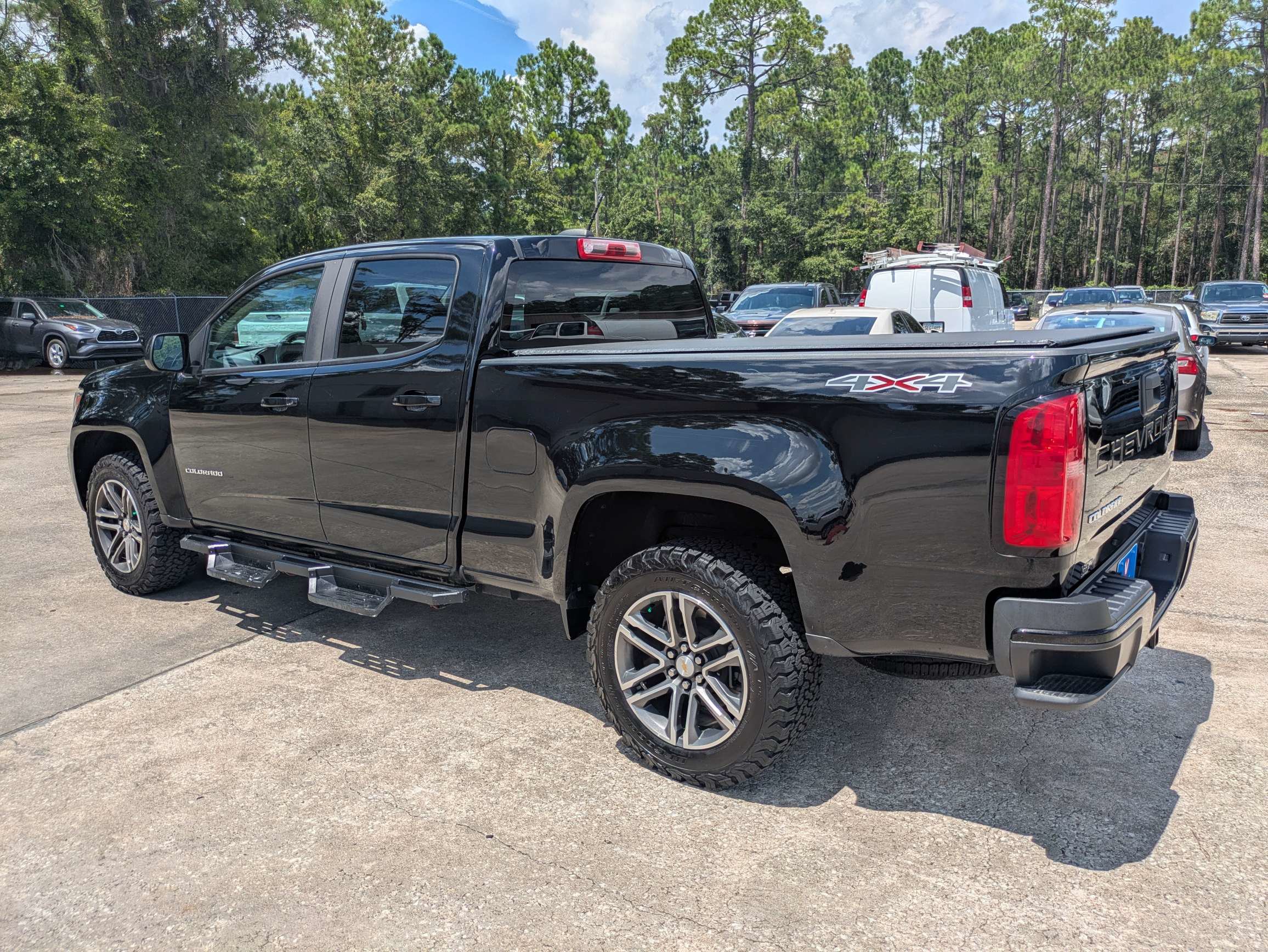 Used 2021 Chevrolet Colorado W/T w/ Custom Special Edition AWD/4WD image 16