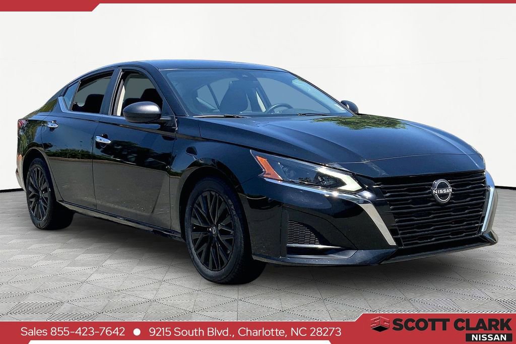 Used 2025 Nissan Altima 2.5 SV FWD image 1