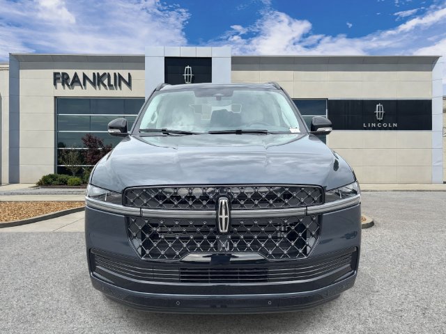 New 2026 Lincoln Navigator L Reserve w/ Jet Appearance Package AWD/4WD image 2