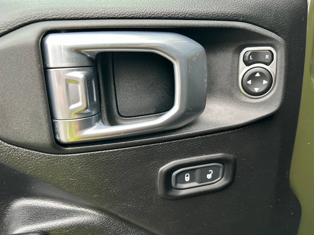 Used 2021 Jeep Gladiator Rubicon AWD/4WD image 13