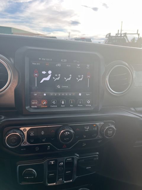 Used 2019 Jeep Wrangler Unlimited Sahara image 42