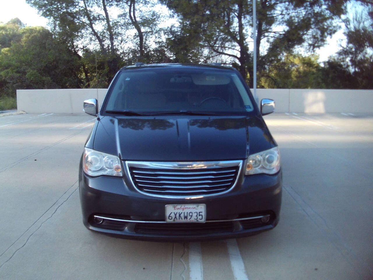 Used 2012 Chrysler Town & Country Limited w/ Luxury Group image 5