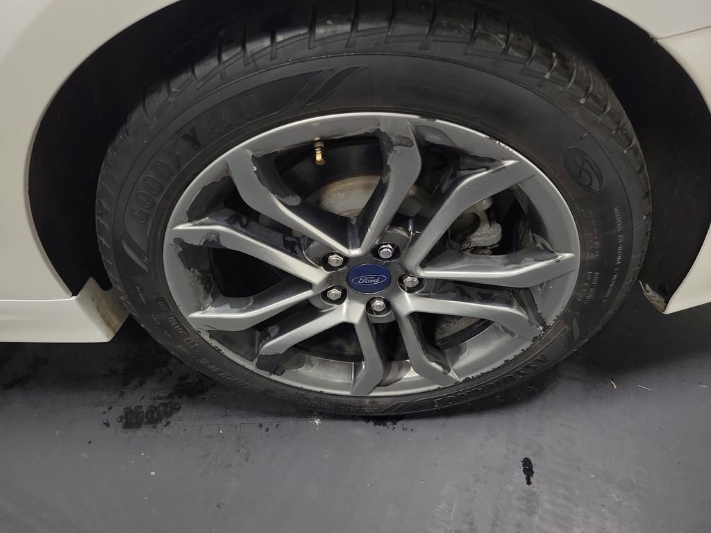 Used 2019 Ford Fusion Titanium image 11