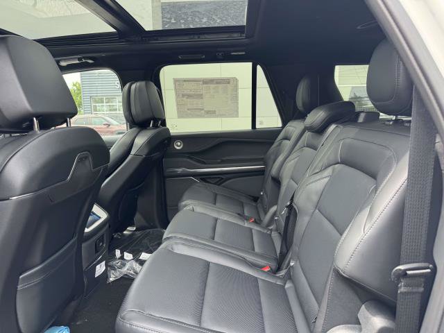 New 2026 Lincoln Navigator L Reserve w/ Jet Appearance Package AWD/4WD image 9
