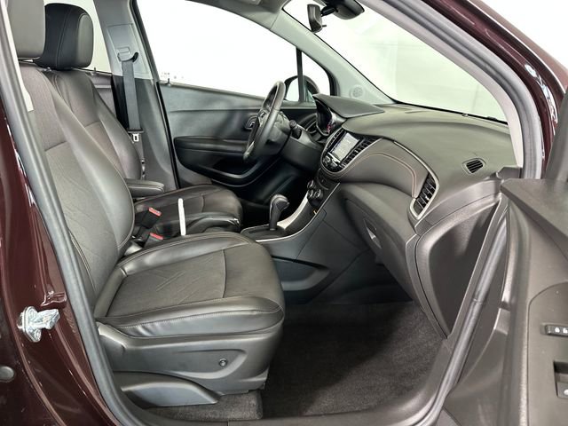 Used 2022 Chevrolet Trax LT w/ LT Convenience Package image 28