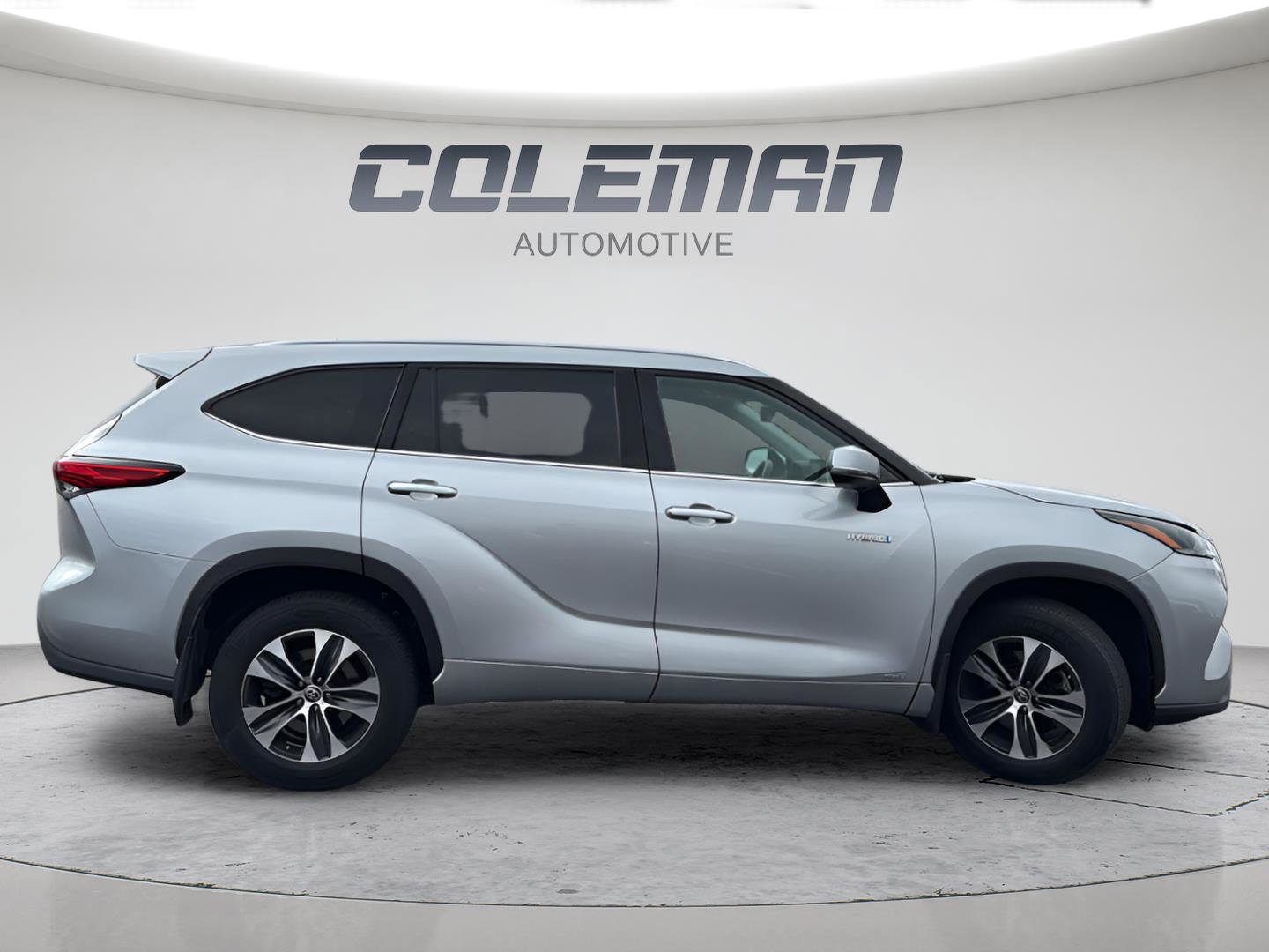 Used 2021 Toyota Highlander XLE image 6