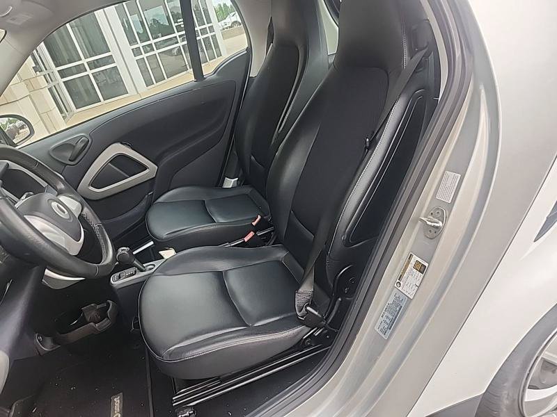 Used 2015 smart fortwo pure RWD image 6