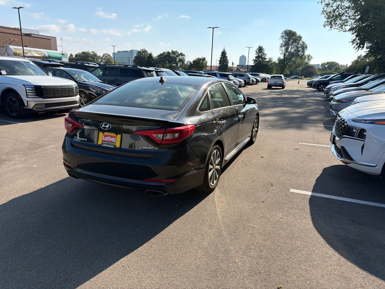 Used 2017 Hyundai Sonata Limited w/ Tech Package 03 FWD image 2