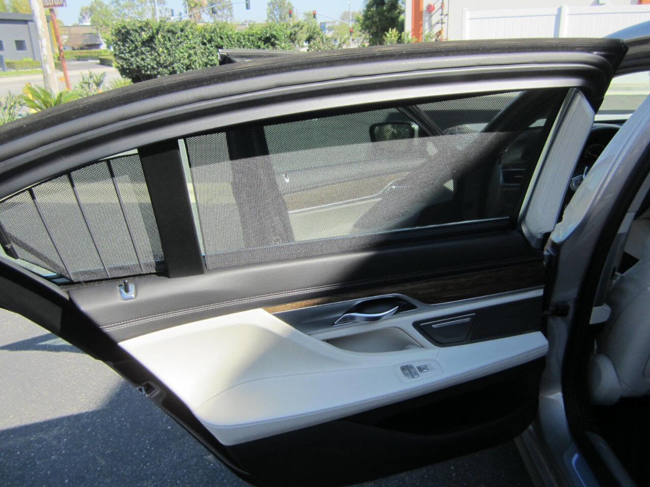 Used 2016 BMW 750i image 27