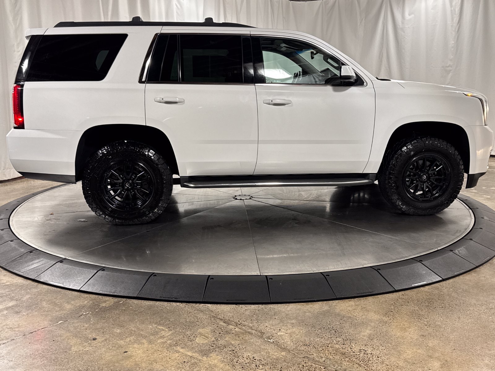 Used 2016 GMC Yukon SLT w/ Open Road Package AWD/4WD image 6