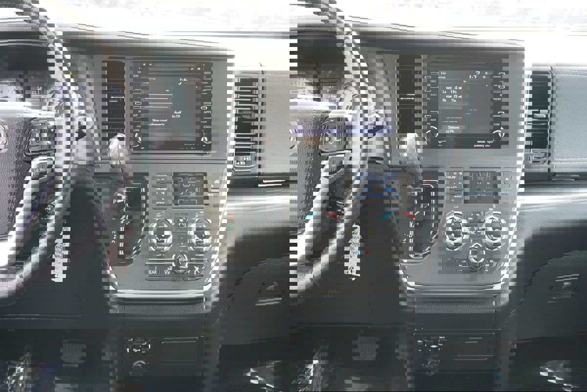 Used 2020 Toyota Sienna SE image 21