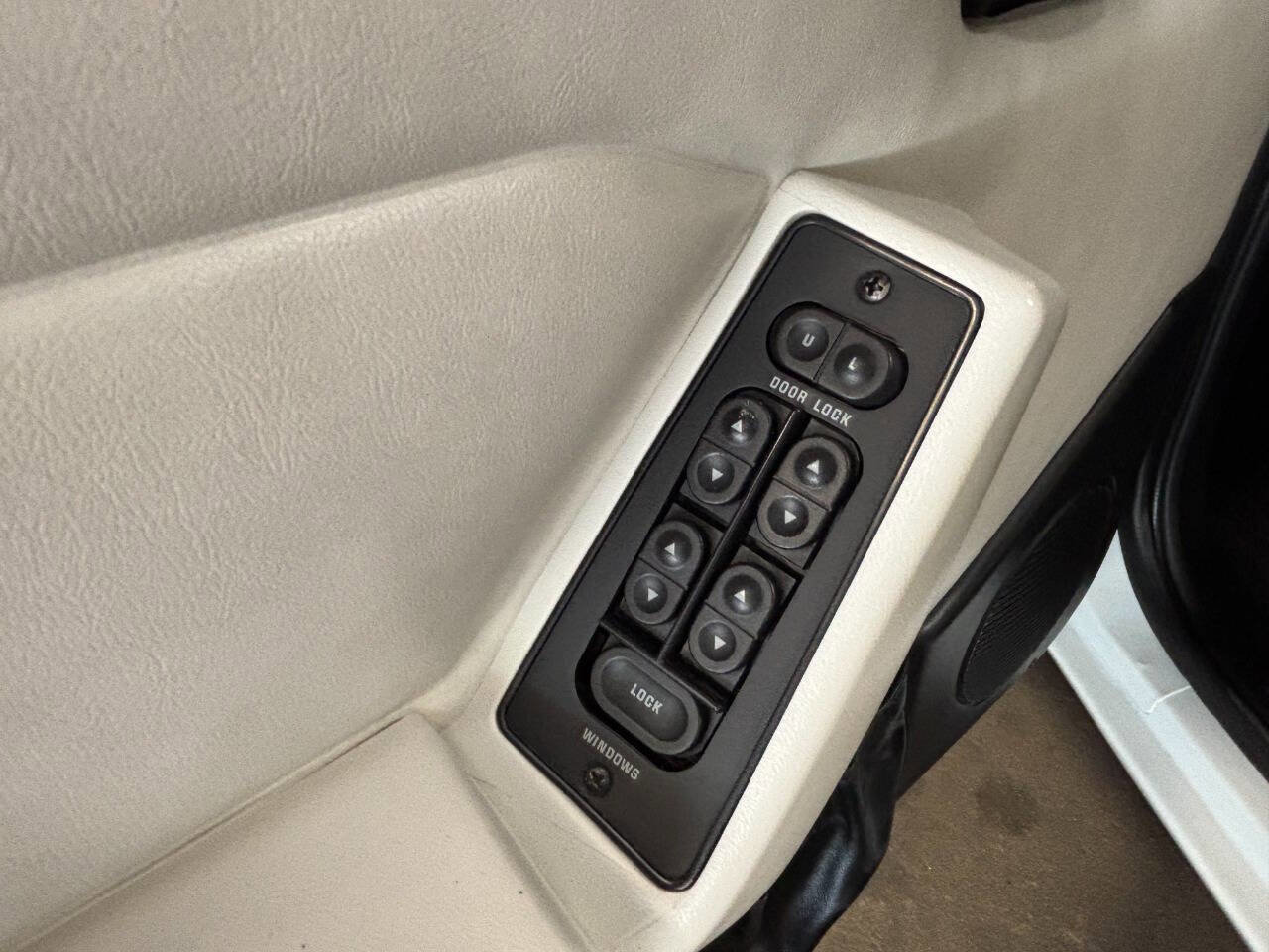Used 1993 Ford Mustang LX RWD image 36