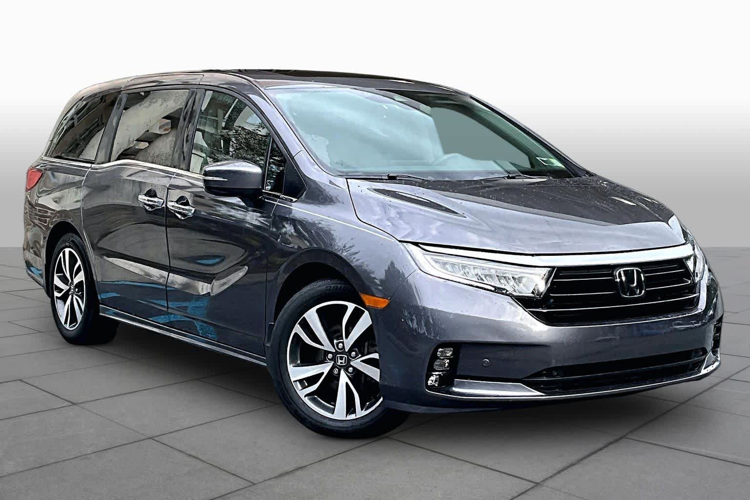 Used 2024 Honda Odyssey Touring image 3