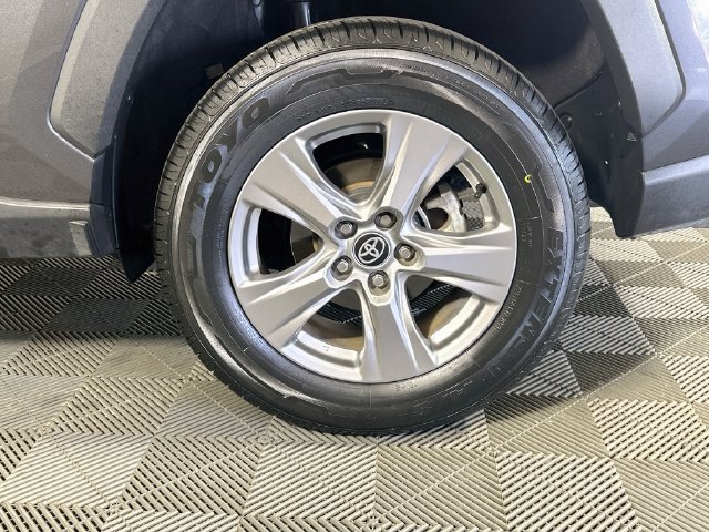 Used 2025 Toyota RAV4 XLE FWD image 28
