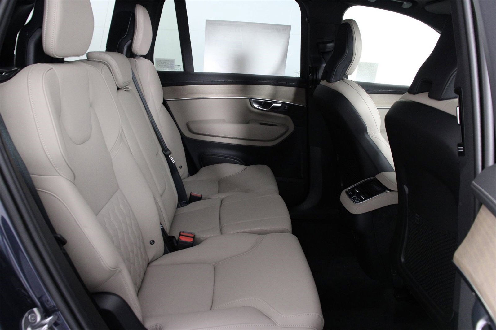 New 2026 Volvo XC90 B6 Plus w/ Protection Package Premier image 11