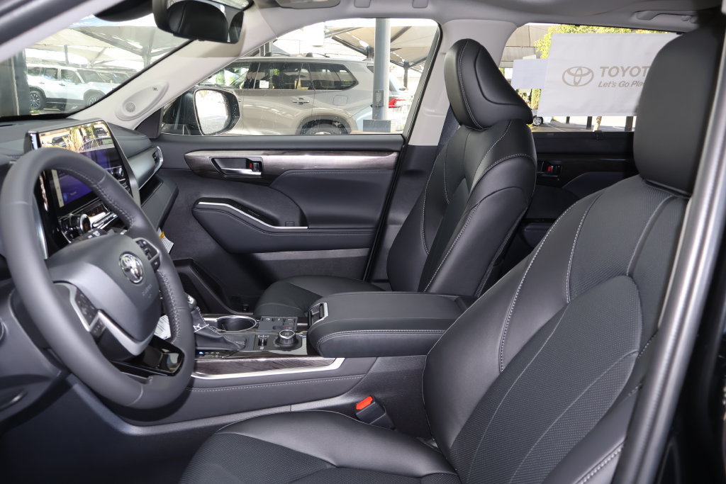 New 2026 Toyota Highlander Limited AWD/4WD image 7