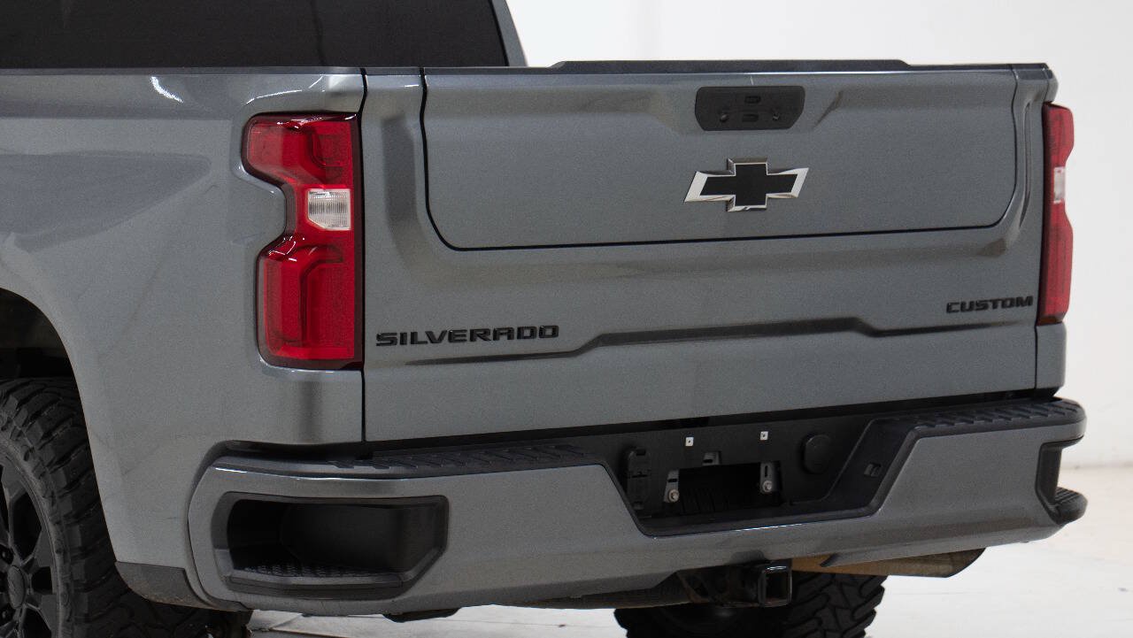 Used 2021 Chevrolet Silverado 1500 Custom w/ LPO, Dark Essentials Package RWD image 15