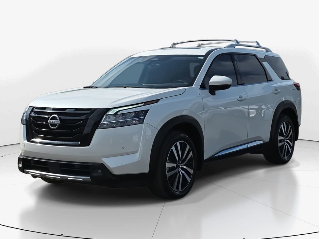 Used 2024 Nissan Pathfinder Platinum w/ Black Appearance Package image 10
