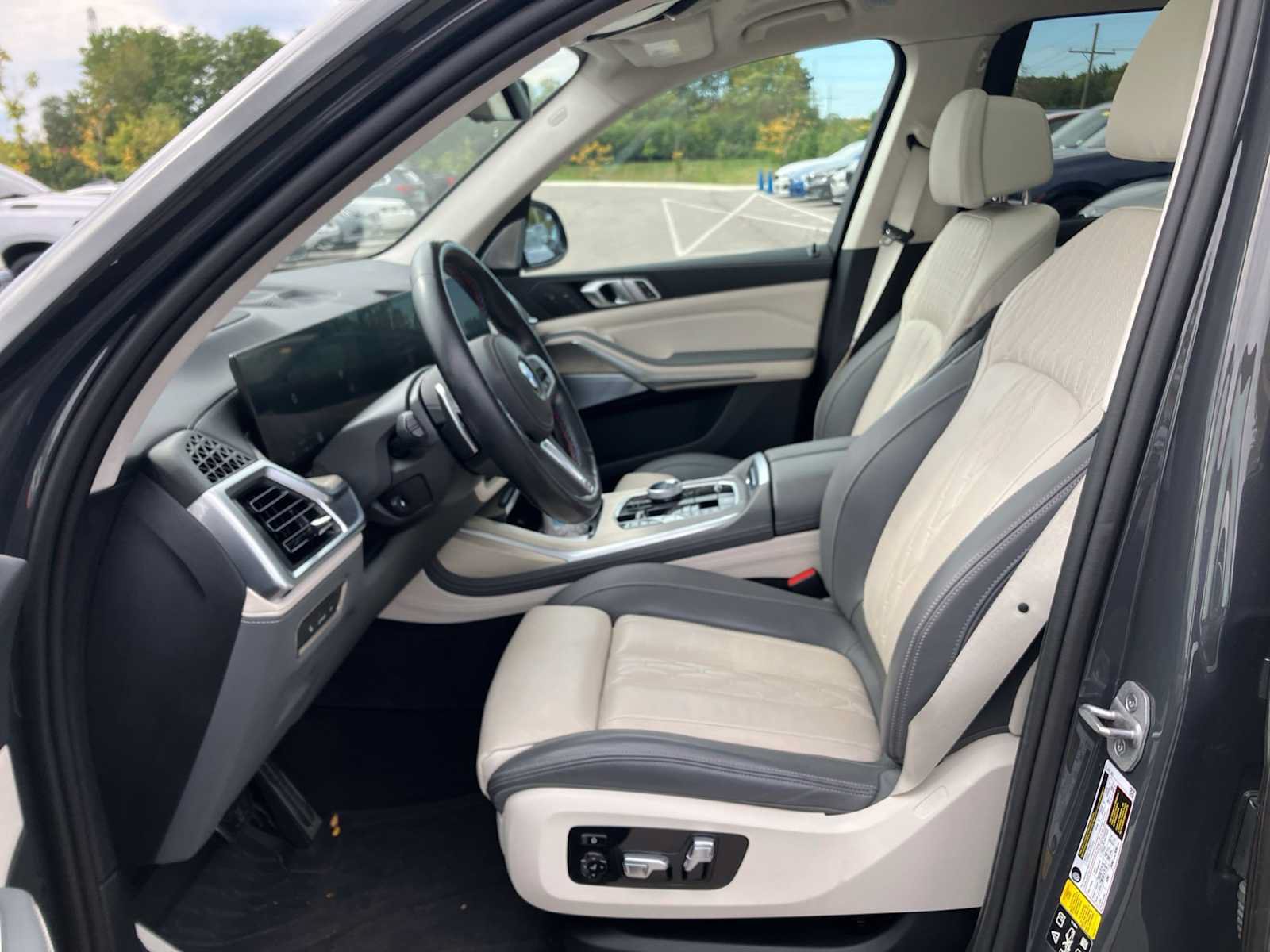 Used 2024 BMW X7 M60i w/ Executive Package AWD/4WD image 18