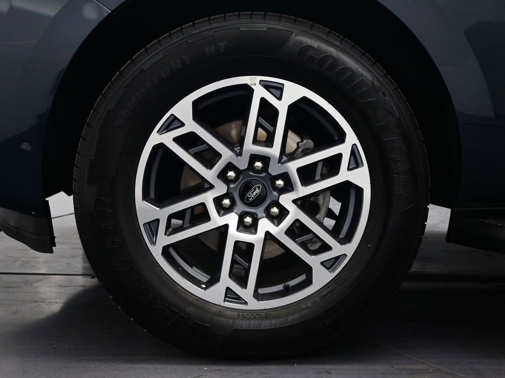 Used 2025 Ford Expedition Active RWD image 39