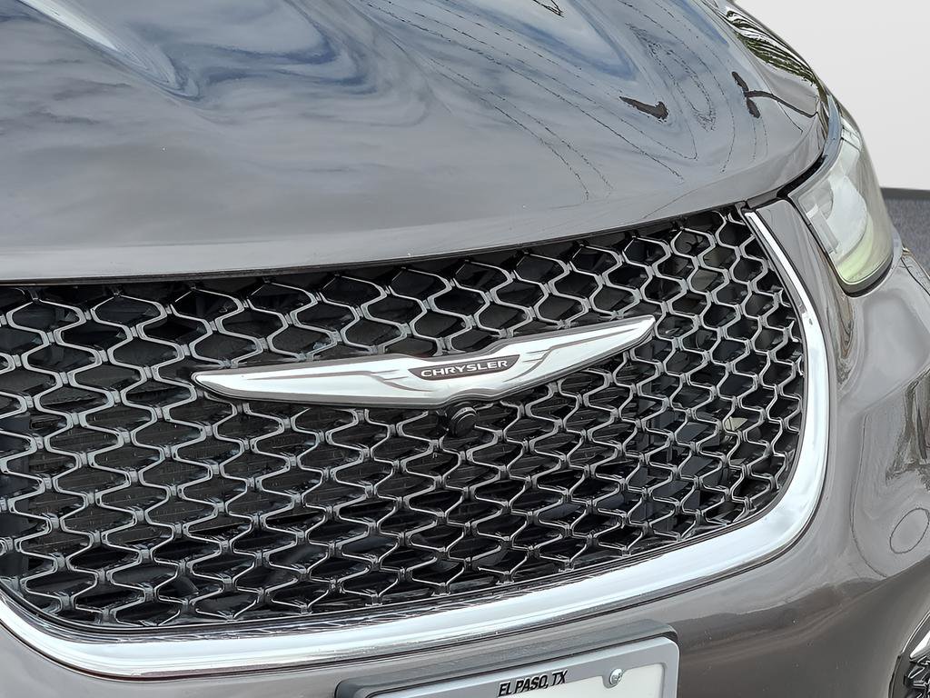 Used 2021 Chrysler Pacifica Touring image 7