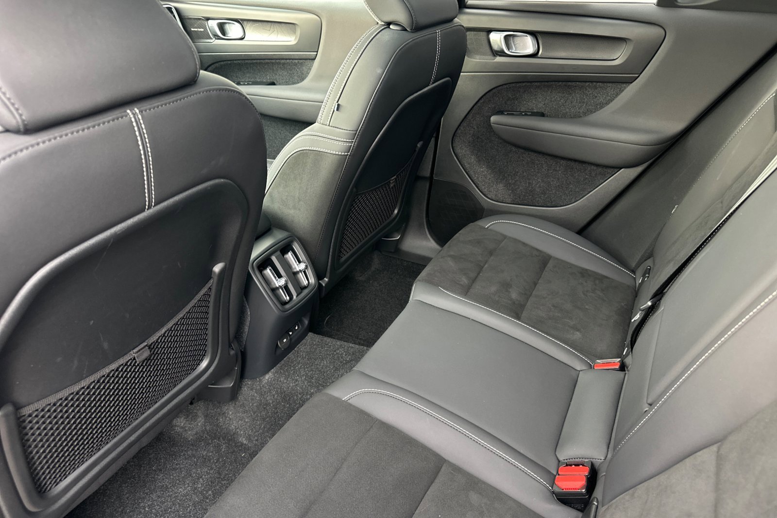 Used 2023 Volvo XC40 Recharge Ultimate w/ Protection Package Premier image 12