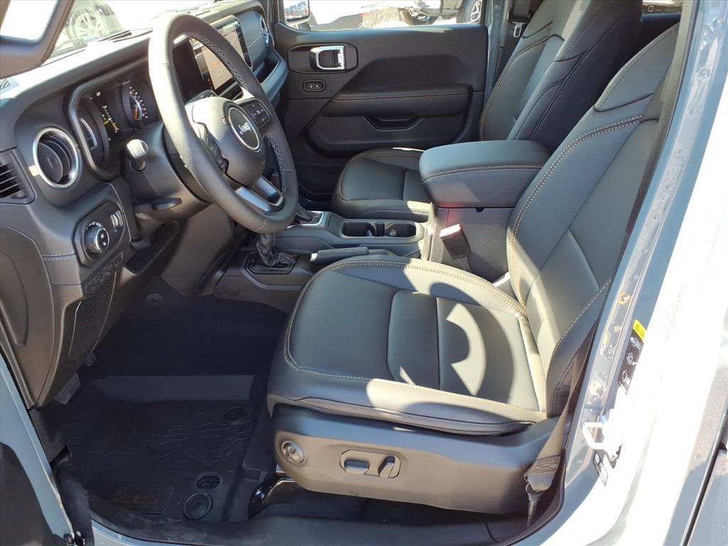 New 2025 Jeep Gladiator Sport image 3