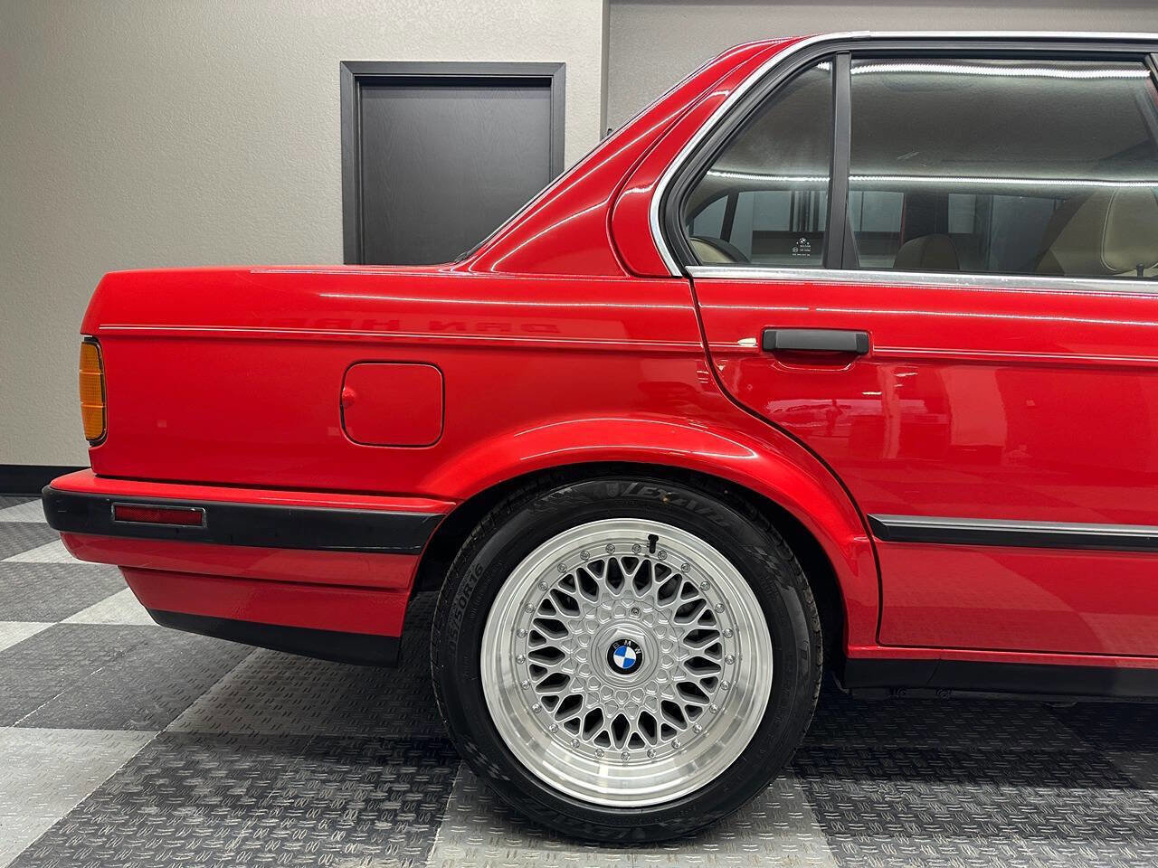 Used 1991 BMW 318i Sedan image 15
