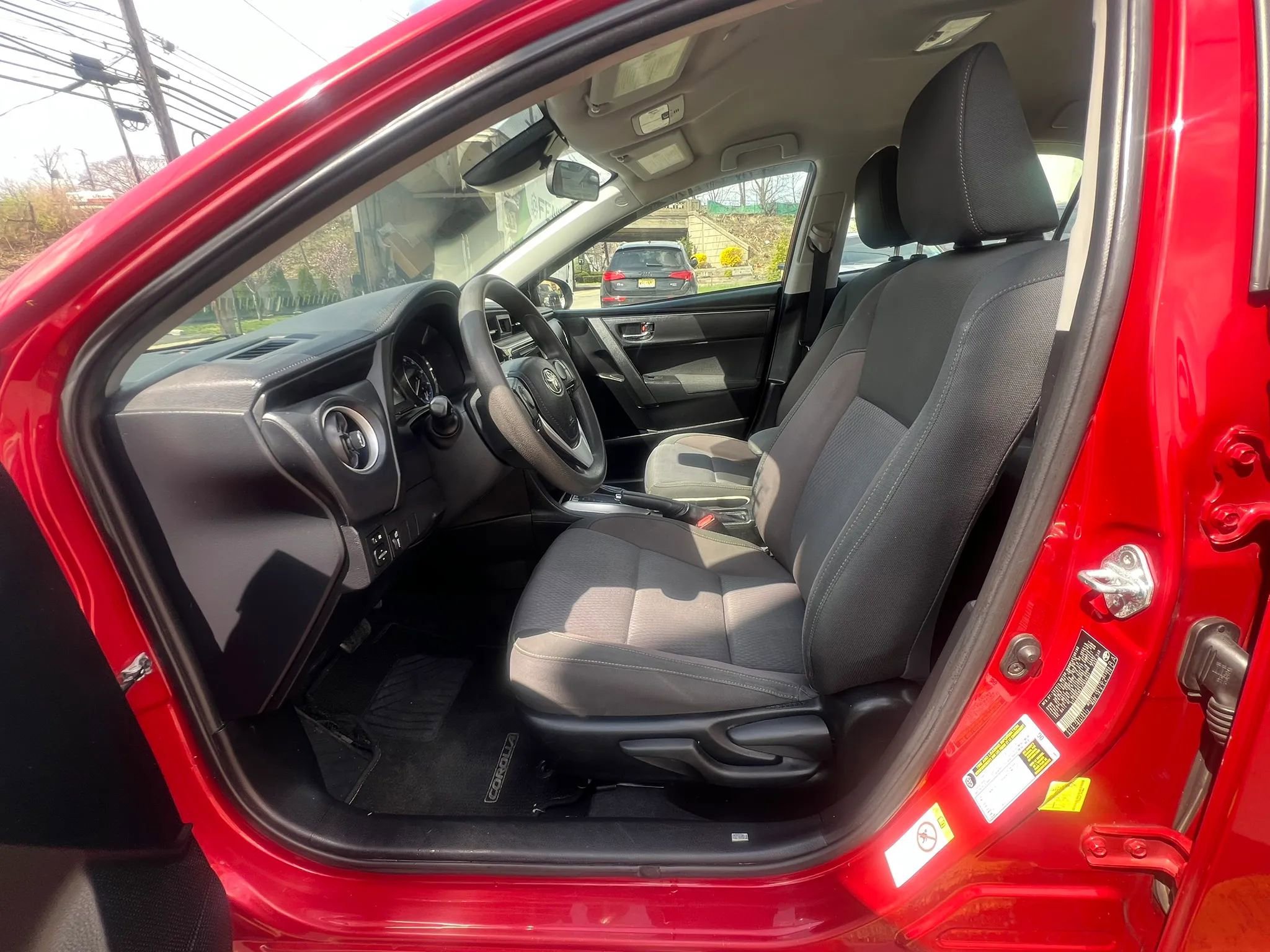 Used 2018 Toyota Corolla LE image 25