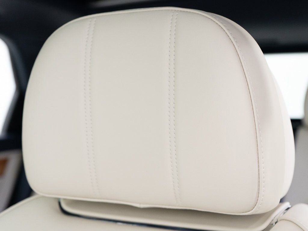 New 2025 Bentley Bentayga Extended Wheelbase image 17