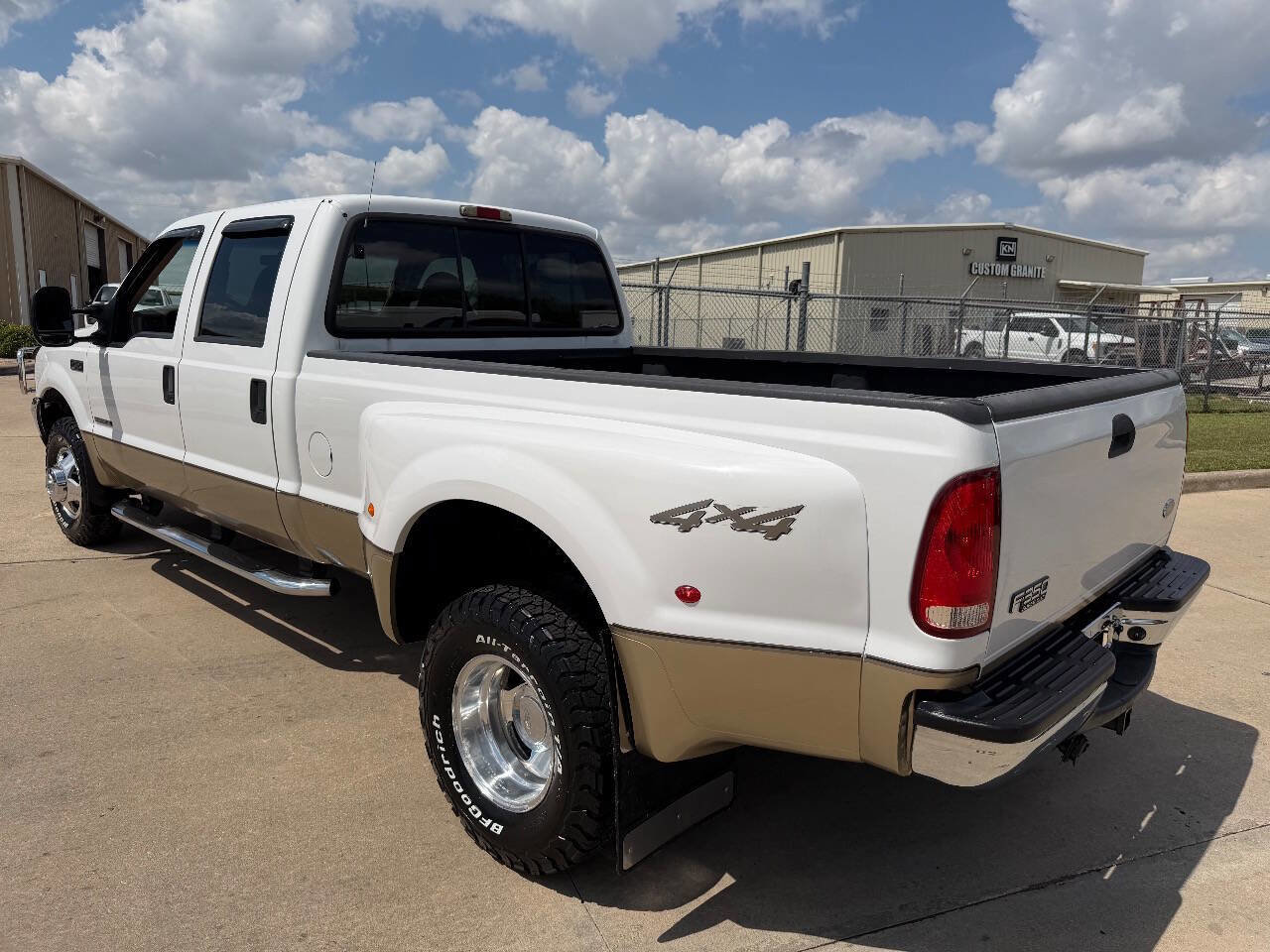 Used 2001 Ford F350 Lariat image 12