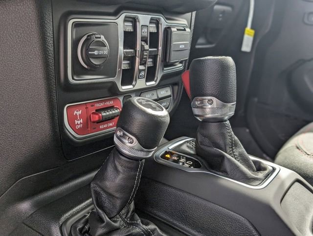 New 2024 Jeep Wrangler Unlimited Rubicon w/ Technology Group AWD/4WD image 16