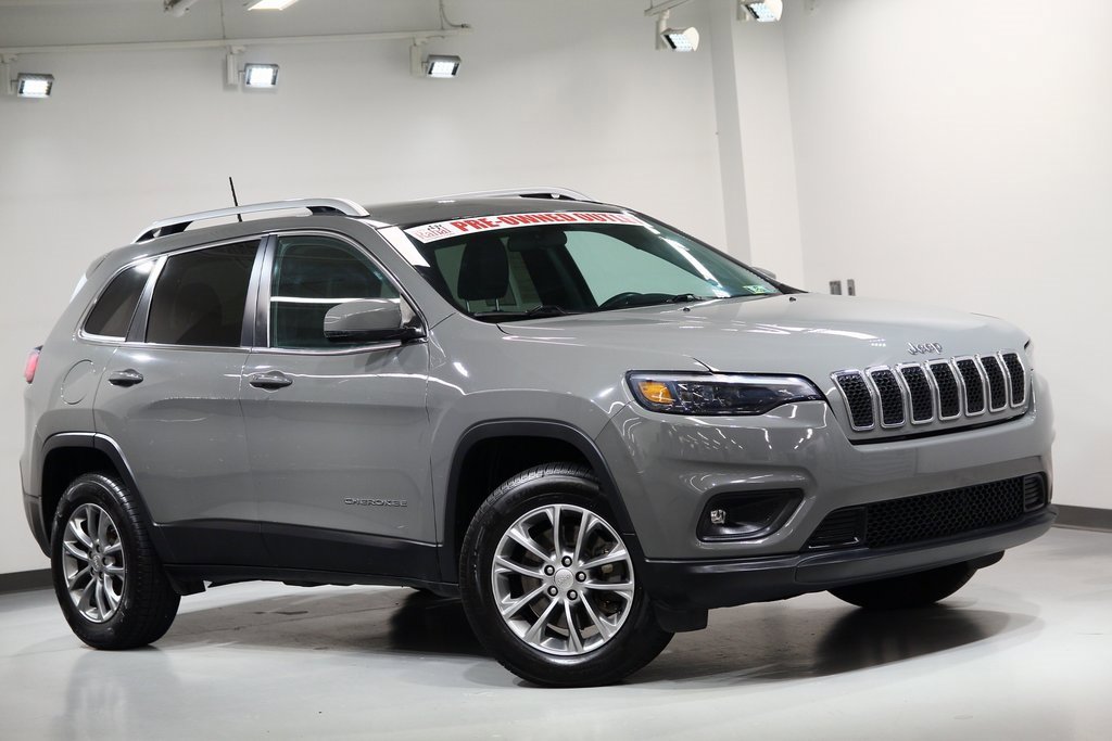 Used 2019 Jeep Cherokee Latitude Plus w/ Cold Weather Group image 2