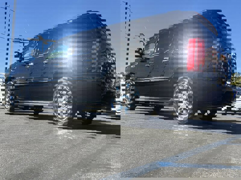 Used 2009 Cadillac Escalade ESV AWD image 4