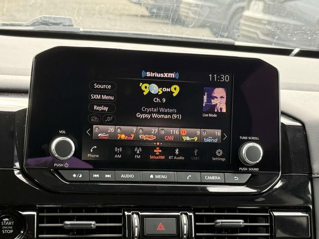 Used 2025 Nissan Pathfinder SV image 9