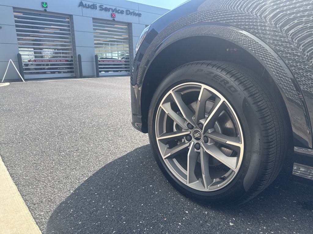 Certified 2025 Audi Q3 2.0T Premium w/ Convenience Package AWD/4WD image 9