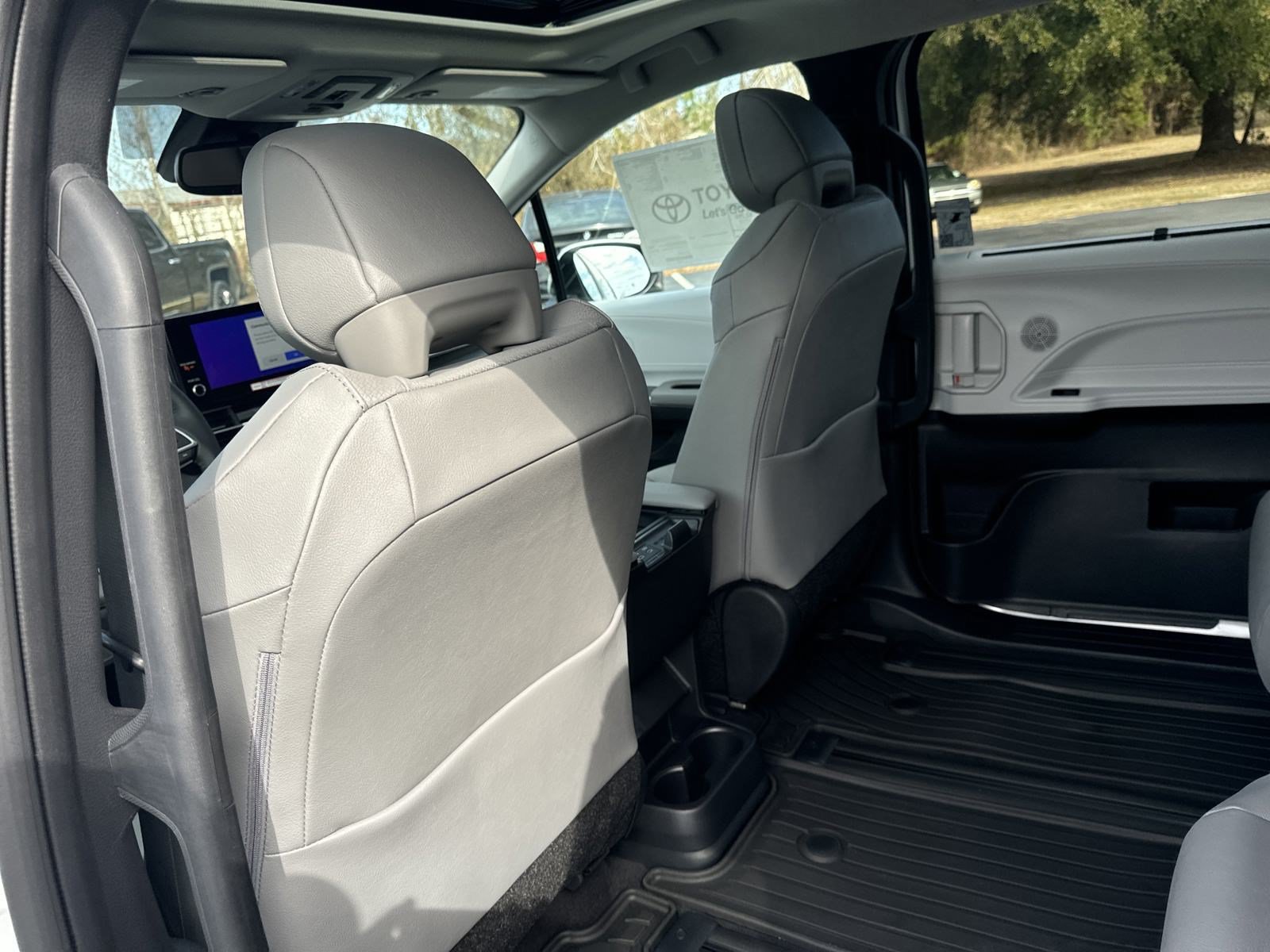 New 2025 Toyota Sienna XLE w/ XLE Plus Package FWD image 26