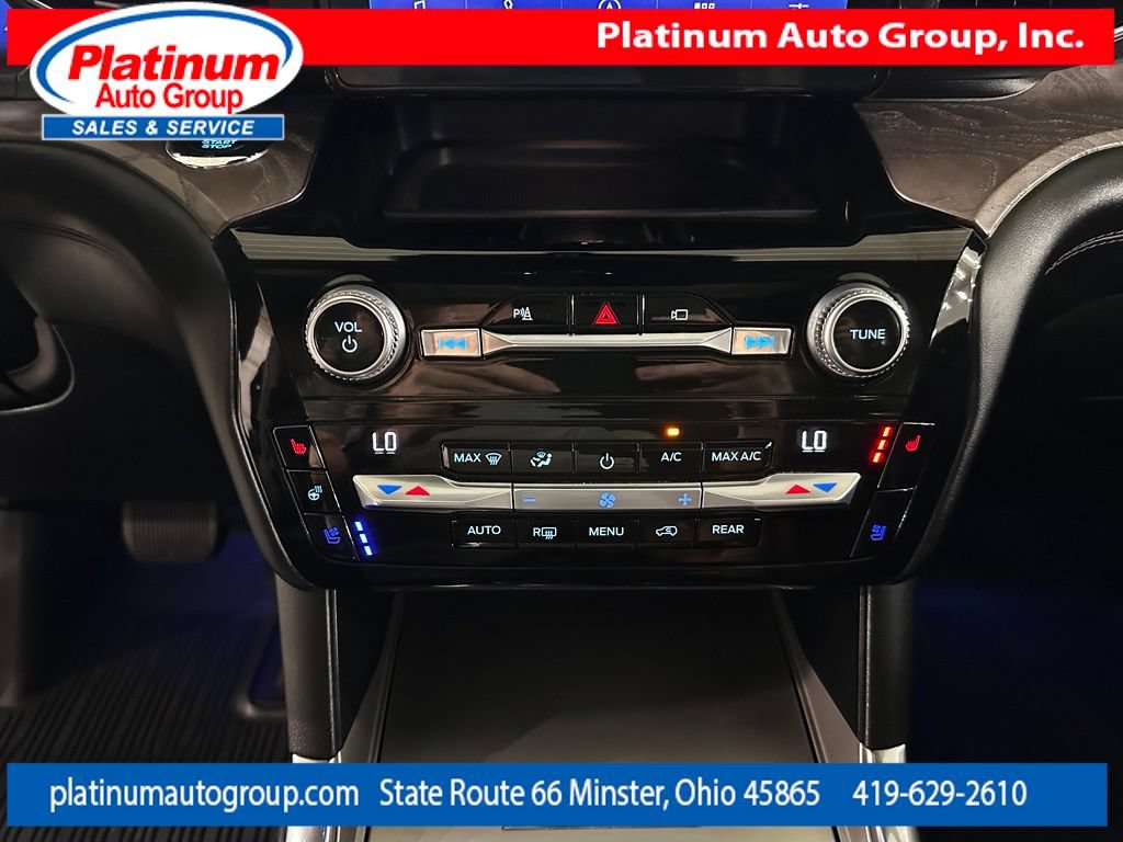 Used 2021 Ford Explorer Platinum w/ Equipment Group 601A AWD/4WD image 21