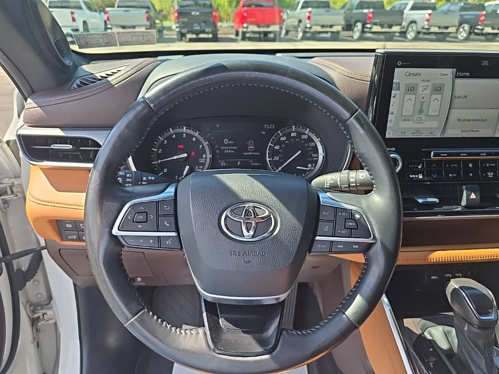 Used 2020 Toyota Highlander Platinum AWD/4WD image 11