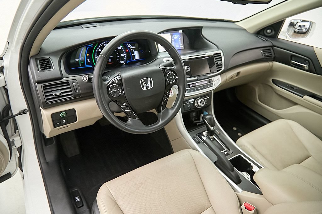 Used 2015 Honda Accord Touring image 12