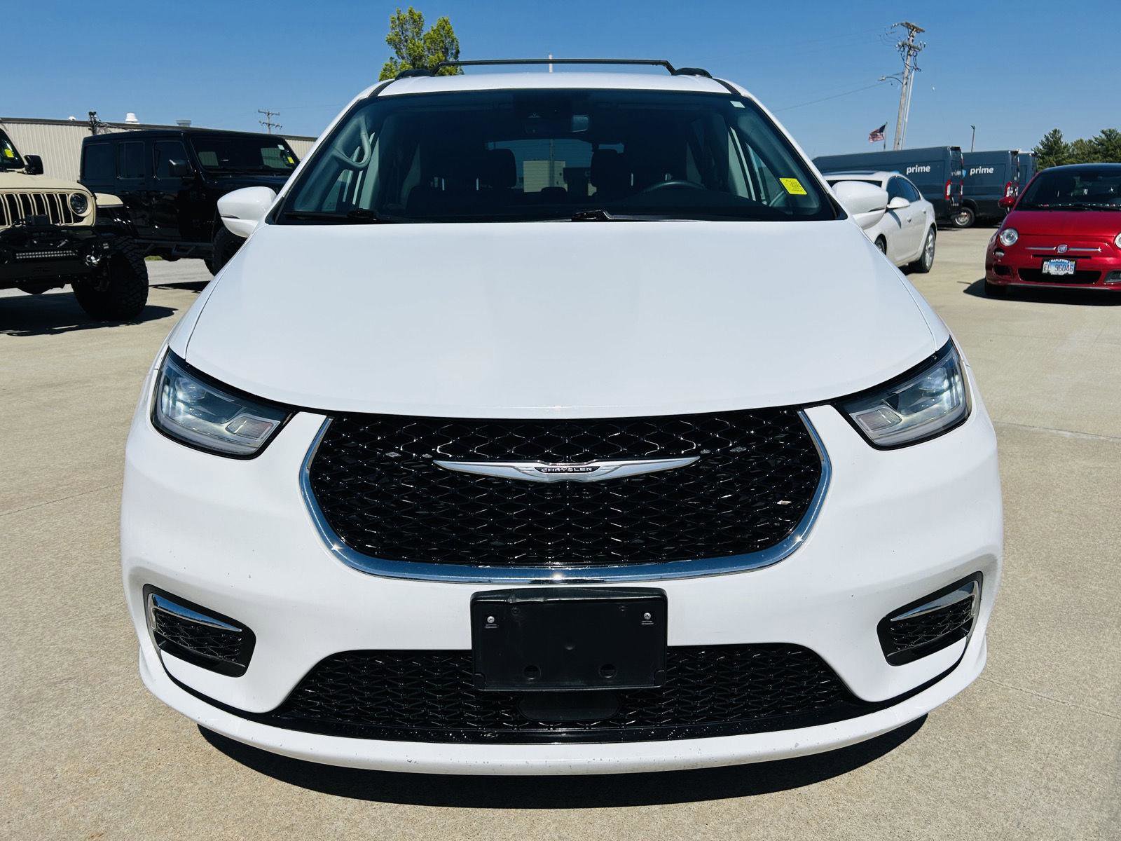 Used 2022 Chrysler Pacifica Touring-L FWD image 33