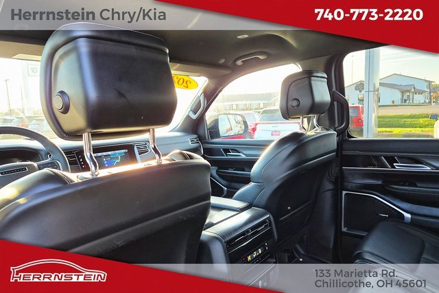 Used 2024 Jeep Wagoneer L Series II w/ Flexible Seating Group image 25