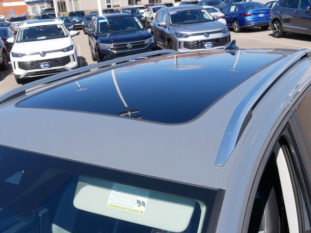 Certified 2023 Volkswagen Taos SEL image 11