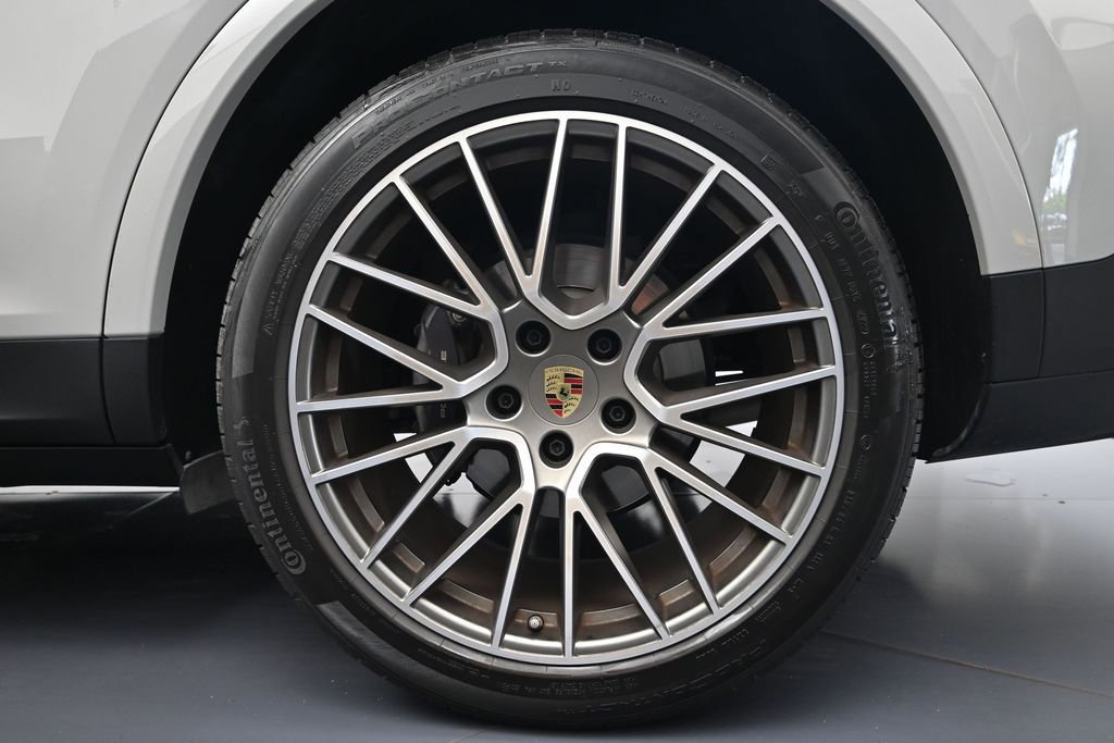 Certified 2023 Porsche Cayenne Platinum Edition AWD/4WD image 27