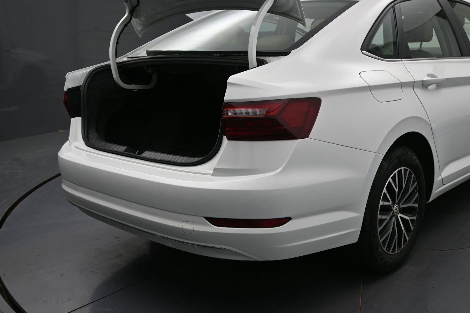 Used 2021 Volkswagen Jetta SE w/ SE Cold Weather Package FWD image 12